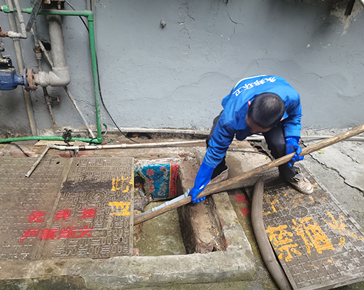 阿克塞清掏化粪池