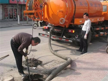 阿克塞清掏化粪池，健康生活从这里开始