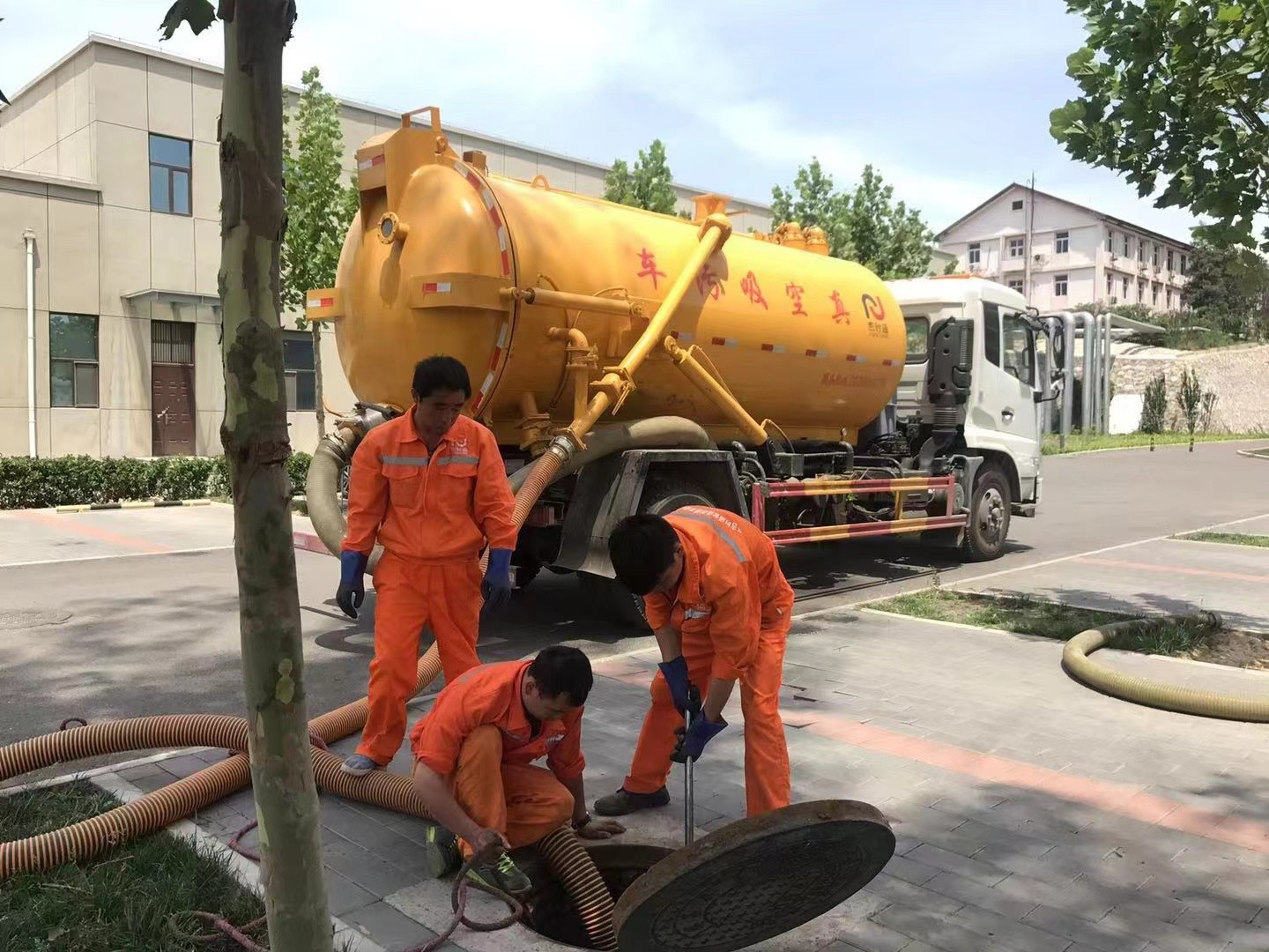 阿克塞化粪池清理与5-8吨吸粪车施工效率分析